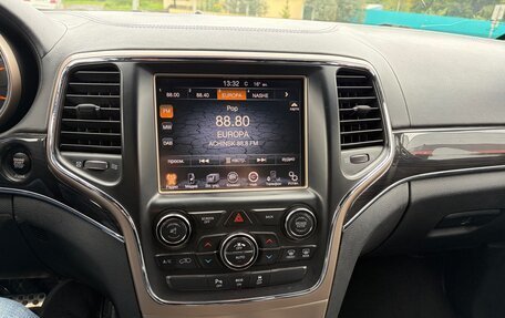Jeep Grand Cherokee, 2013 год, 2 500 000 рублей, 24 фотография