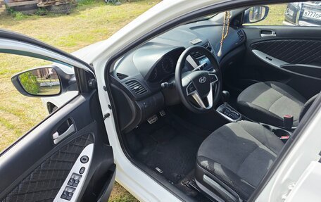Hyundai Solaris II рестайлинг, 2014 год, 700 000 рублей, 24 фотография