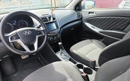 Hyundai Solaris II рестайлинг, 2014 год, 700 000 рублей, 23 фотография