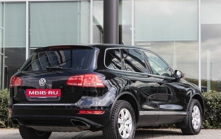 Volkswagen Touareg III, 2011 год, 1 950 000 рублей, 2 фотография