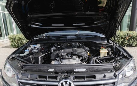 Volkswagen Touareg III, 2011 год, 1 950 000 рублей, 24 фотография