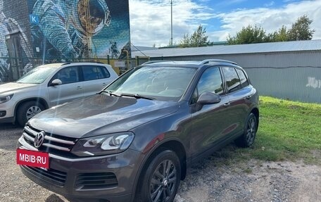 Volkswagen Touareg III, 2011 год, 1 650 000 рублей, 2 фотография