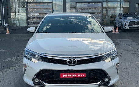 Toyota Camry, 2017 год, 2 380 000 рублей, 2 фотография