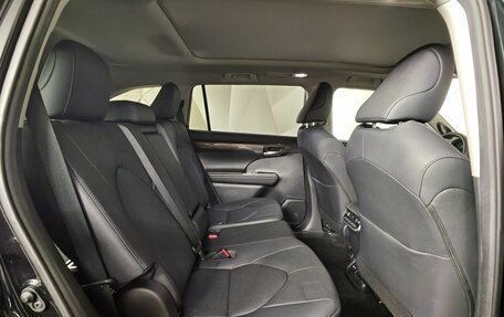 Toyota Highlander, 2023 год, 4 799 000 рублей, 16 фотография