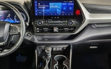 Toyota Highlander, 2023 год, 4 799 000 рублей, 15 фотография