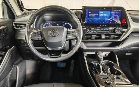Toyota Highlander, 2023 год, 4 799 000 рублей, 20 фотография