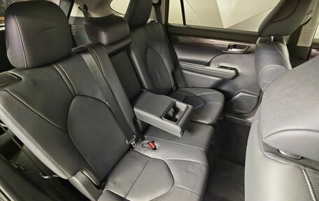 Toyota Highlander, 2023 год, 4 799 000 рублей, 17 фотография