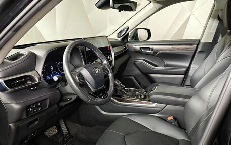 Toyota Highlander, 2023 год, 4 799 000 рублей, 19 фотография