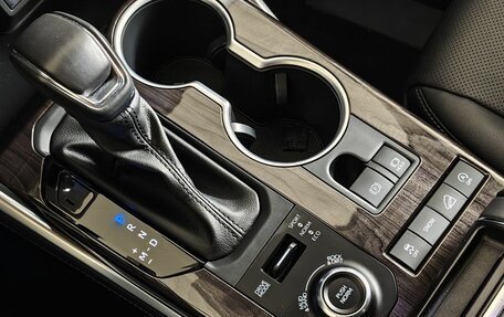 Toyota Highlander, 2023 год, 4 799 000 рублей, 27 фотография