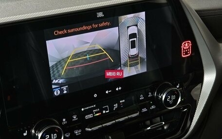 Toyota Highlander, 2023 год, 4 799 000 рублей, 26 фотография