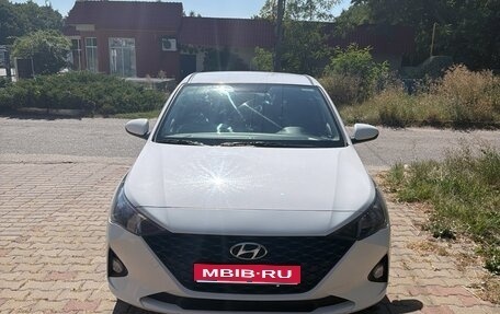 Hyundai Solaris II рестайлинг, 2021 год, 1 270 000 рублей, 1 фотография