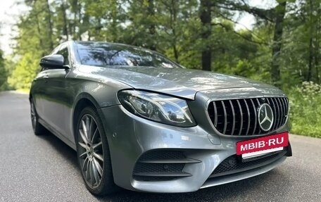 Mercedes-Benz E-Класс, 2017 год, 2 400 000 рублей, 3 фотография
