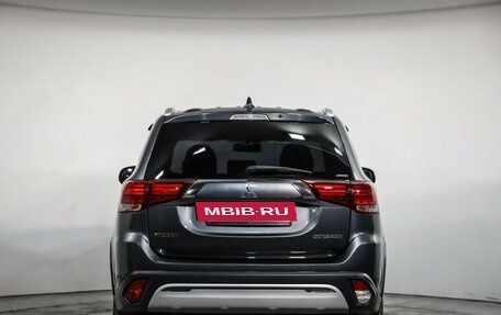 Mitsubishi Outlander III рестайлинг 3, 2019 год, 1 899 000 рублей, 6 фотография