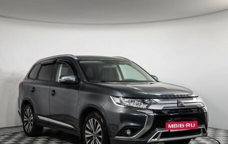 Mitsubishi Outlander III рестайлинг 3, 2019 год, 1 899 000 рублей, 3 фотография