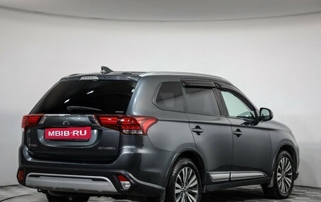 Mitsubishi Outlander III рестайлинг 3, 2019 год, 1 899 000 рублей, 5 фотография