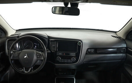 Mitsubishi Outlander III рестайлинг 3, 2019 год, 1 899 000 рублей, 9 фотография