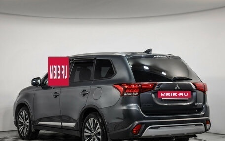 Mitsubishi Outlander III рестайлинг 3, 2019 год, 1 899 000 рублей, 7 фотография