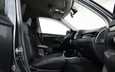 Mitsubishi Outlander III рестайлинг 3, 2019 год, 1 899 000 рублей, 24 фотография