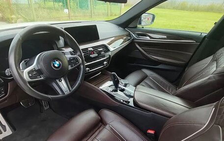 BMW 5 серия, 2019 год, 2 900 000 рублей, 5 фотография