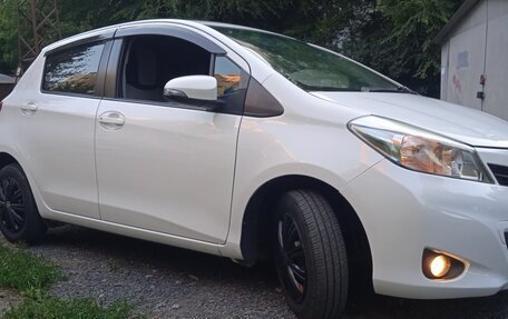 Toyota Vitz, 2013 год, 650 000 рублей, 2 фотография