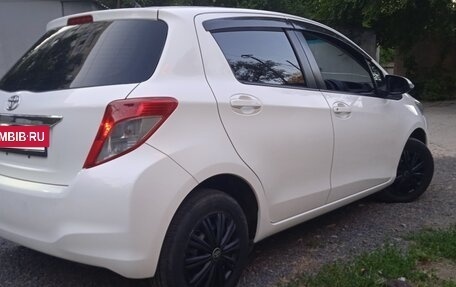 Toyota Vitz, 2013 год, 650 000 рублей, 3 фотография
