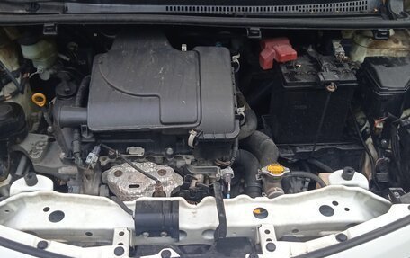 Toyota Vitz, 2013 год, 650 000 рублей, 19 фотография