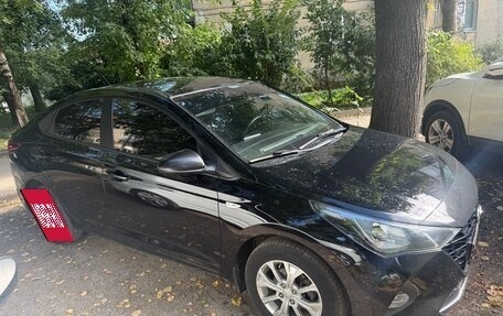 Hyundai Solaris II рестайлинг, 2022 год, 1 500 000 рублей, 2 фотография