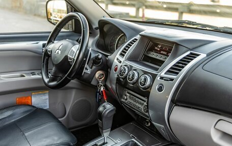 Mitsubishi Pajero Sport II рестайлинг, 2013 год, 1 748 000 рублей, 33 фотография