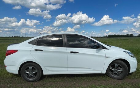 Hyundai Solaris II рестайлинг, 2014 год, 800 000 рублей, 5 фотография