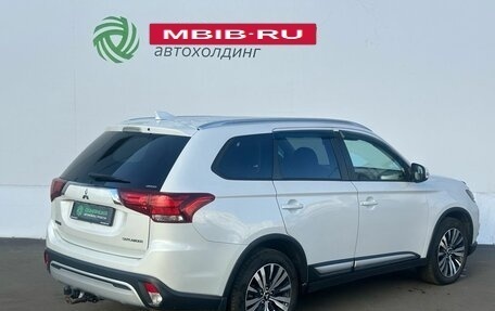 Mitsubishi Outlander III рестайлинг 3, 2019 год, 2 250 000 рублей, 5 фотография