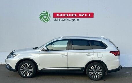 Mitsubishi Outlander III рестайлинг 3, 2019 год, 2 250 000 рублей, 8 фотография