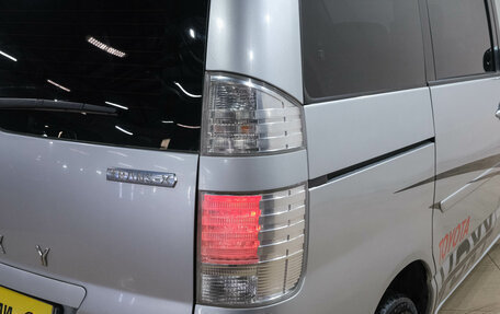 Toyota Voxy II, 2006 год, 1 149 000 рублей, 10 фотография
