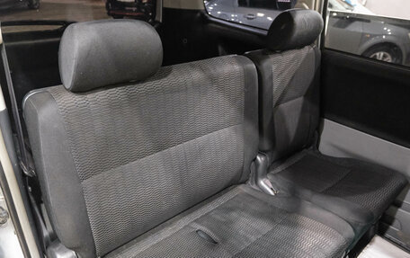 Toyota Voxy II, 2006 год, 1 149 000 рублей, 27 фотография