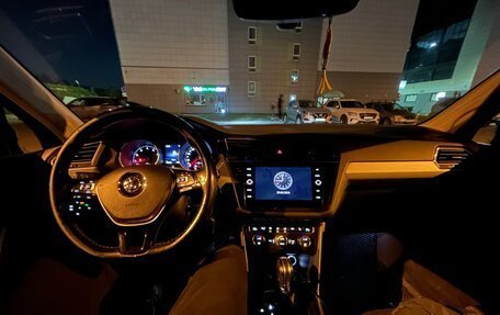Volkswagen Tiguan II, 2017 год, 1 990 000 рублей, 12 фотография