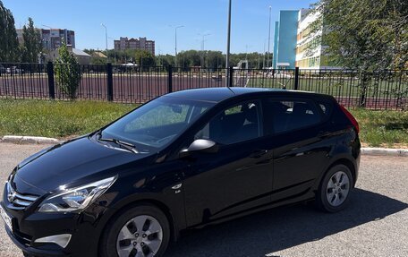 Hyundai Solaris II рестайлинг, 2015 год, 950 000 рублей, 2 фотография