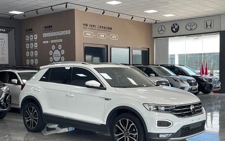 Volkswagen T-Roc I, 2022 год, 1 460 000 рублей, 3 фотография