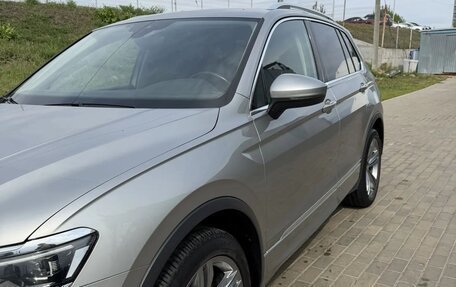 Volkswagen Tiguan II, 2019 год, 3 550 000 рублей, 2 фотография