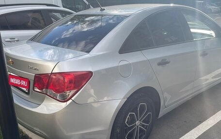 Chevrolet Cruze II, 2010 год, 631 000 рублей, 4 фотография