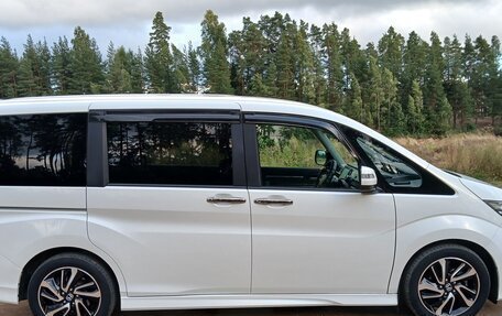 Honda Stepwgn IV, 2017 год, 1 970 000 рублей, 2 фотография