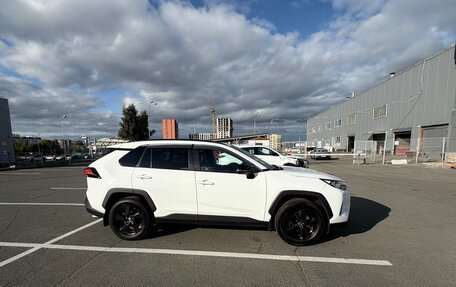 Toyota RAV4, 2021 год, 3 600 000 рублей, 6 фотография