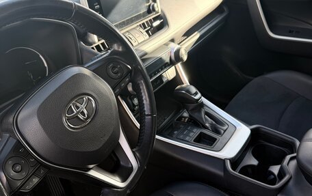 Toyota RAV4, 2021 год, 3 600 000 рублей, 9 фотография