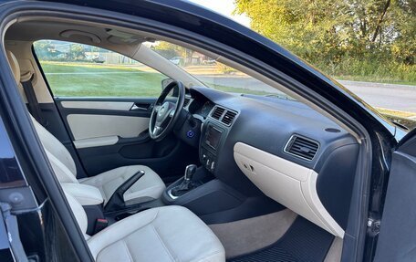 Volkswagen Jetta VI, 2010 год, 300 000 рублей, 14 фотография