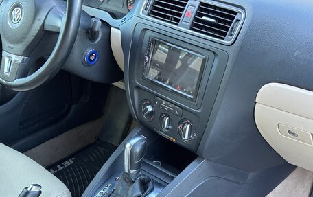 Volkswagen Jetta VI, 2010 год, 300 000 рублей, 16 фотография