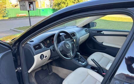 Volkswagen Jetta VI, 2010 год, 300 000 рублей, 9 фотография