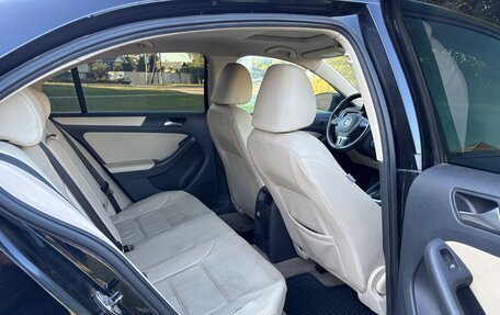 Volkswagen Jetta VI, 2010 год, 300 000 рублей, 13 фотография
