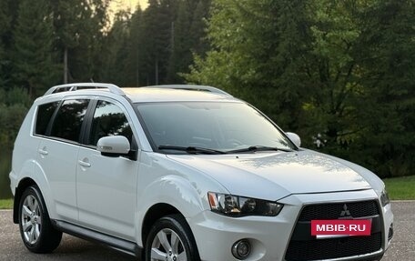 Mitsubishi Outlander III рестайлинг 3, 2010 год, 885 000 рублей, 2 фотография
