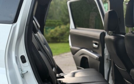 Mitsubishi Outlander III рестайлинг 3, 2010 год, 885 000 рублей, 30 фотография
