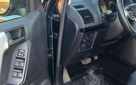 Toyota Land Cruiser Prado 150 рестайлинг 2, 2017 год, 4 200 000 рублей, 7 фотография