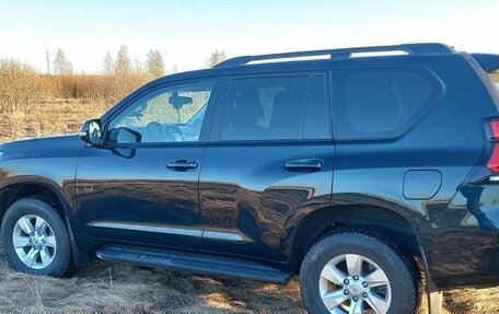 Toyota Land Cruiser Prado 150 рестайлинг 2, 2017 год, 4 200 000 рублей, 3 фотография