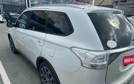 Mitsubishi Outlander III рестайлинг 3, 2014 год, 1 550 000 рублей, 4 фотография